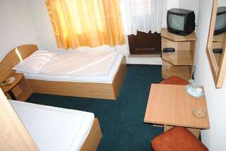 Отель Hotel West Шкея Двухместный номер с 2 отдельными кроватями-8