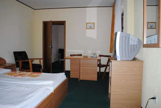 Отель Hotel West Шкея-38